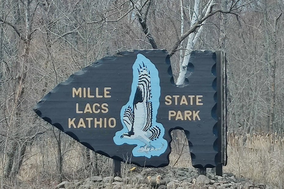 Arrowhead shaped sign that reads Mille Lacs Kathio State Park. There is a graphic of a Common Tern in flight.